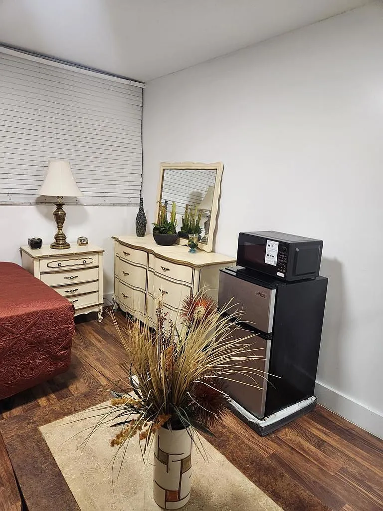 Private Room with En-Suite Bathroom in Lauderhill, FL — Photo 3