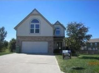 1237 SW Georgetown Dr, Lees Summit, MO 64082