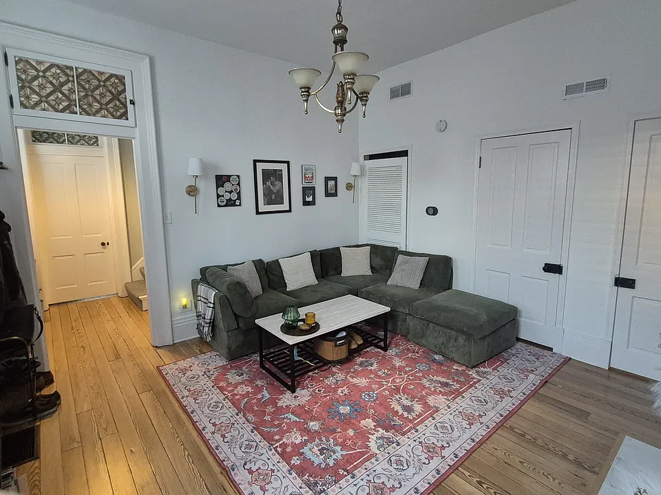 306 W 8th St #2