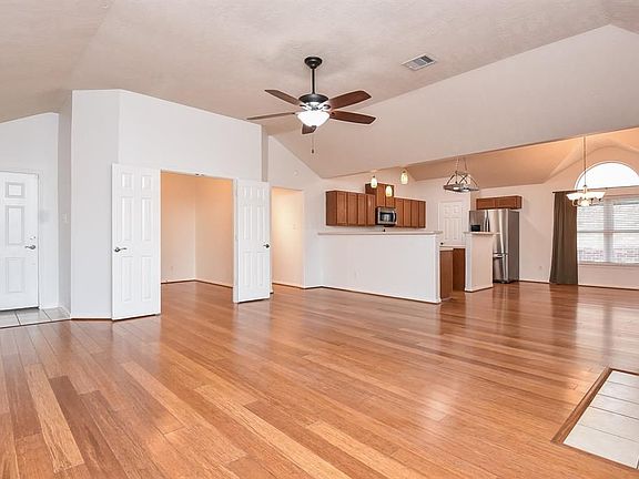 3rd image of 6730 Albion Crescent Dr