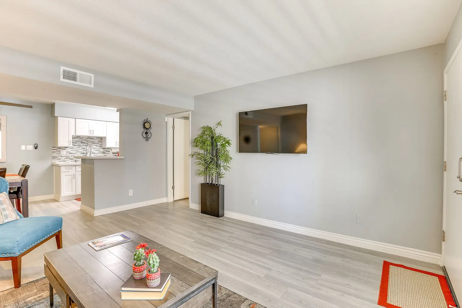 2 bed, 2.0 bath, 1097 sqft, $2,451 — Photo 4