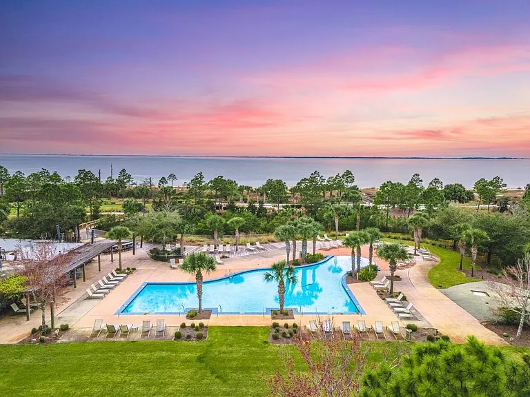 Amazing pool! Zero entry pool is perfect for little ones or relaxing with a drink. Playground is directly next to the pool.