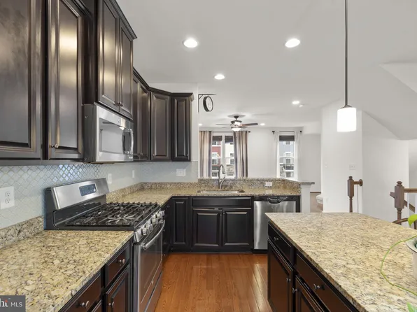 41690 McMonagle Sq, Aldie, VA 20105