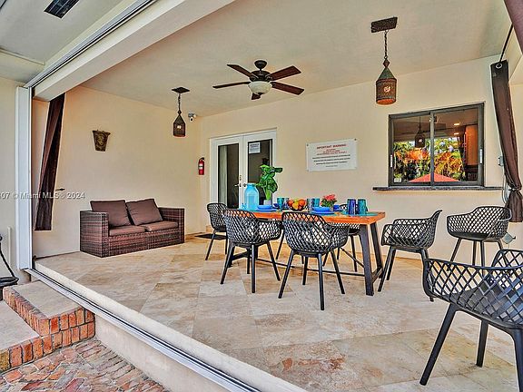 5th image of 1049 N Southlake Dr