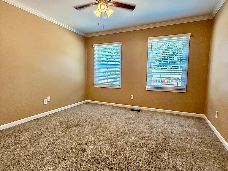 606 Crown Point Dr — Photo 15