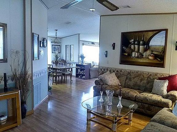 2nd image of 611 Waveside Dr