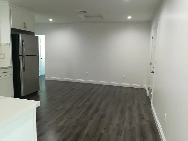 15238 Runnymede St — Photo 19