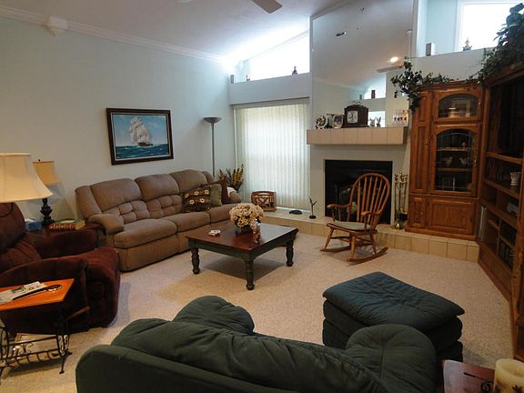 3rd image of 202 S Lakewood Dr