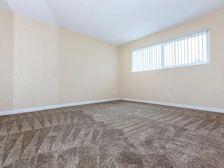 Dorado Plaza Apartments — Photo 35