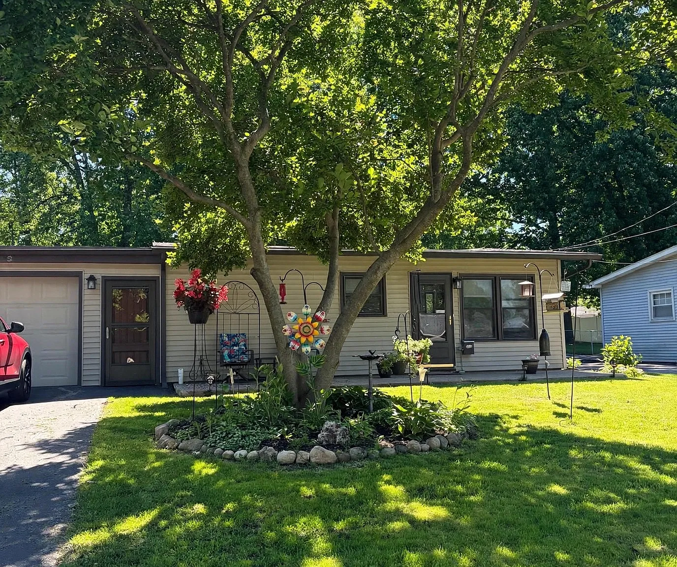3 bed, 1.5 bath, 1127 sqft, $1,950 — Photo 1