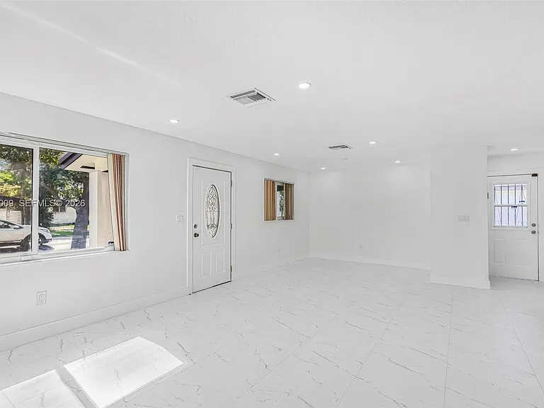 2901 SW 92nd Ave — Photo 5
