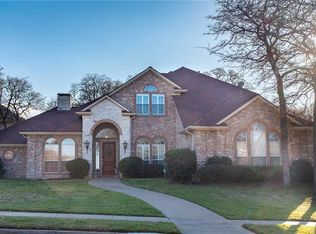 728 Lake View Dr, Crowley, TX 76036