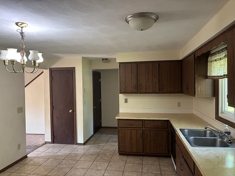 2419 S Schaefer St — Photo 2