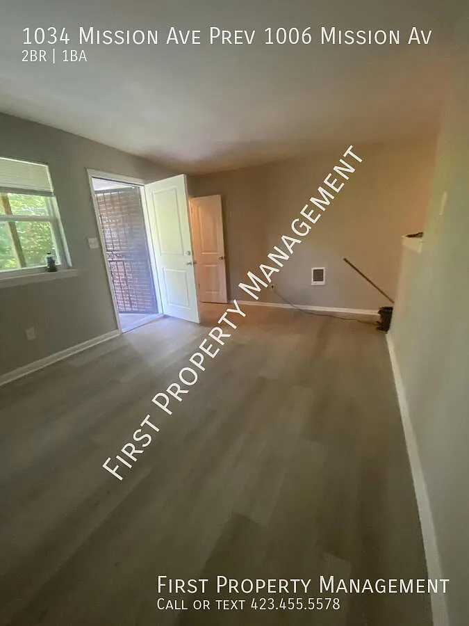 2 bedroom 1 bath duplex unit close to downtown! 1034 Mission Ave — Photo 4