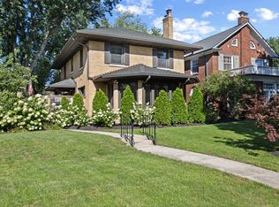 843 N Oak Park Ave, Oak Park, IL 60302