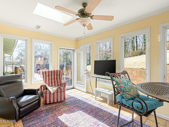 5th image of 163 Nebraska Ave