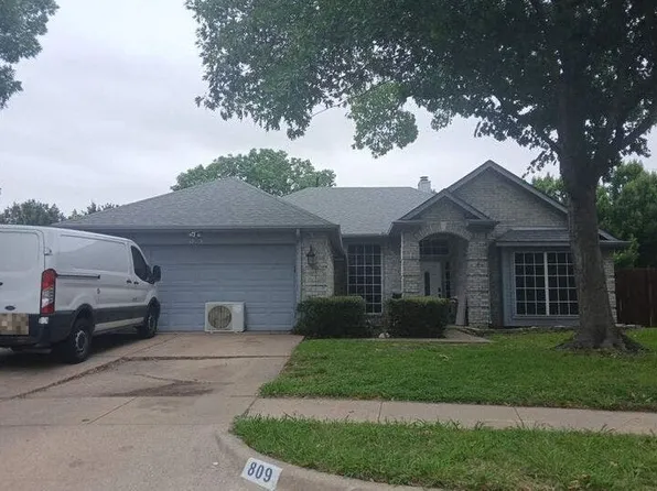 809 McKenzie Pl, Arlington, TX 76018