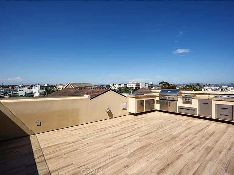 208 E Balboa Blvd — Photo 27