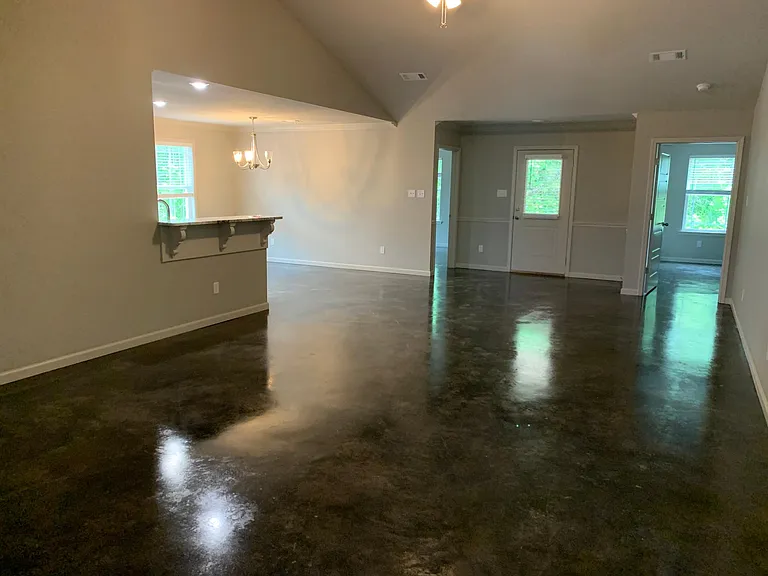 212 Pope Dr — Photo 3