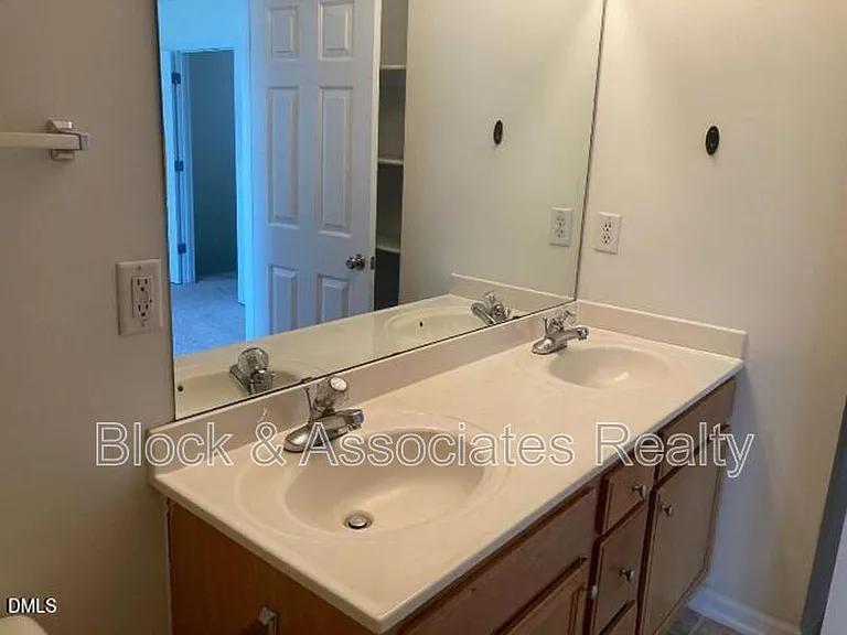 8346 Glenwood Springs Ct — Photo 3