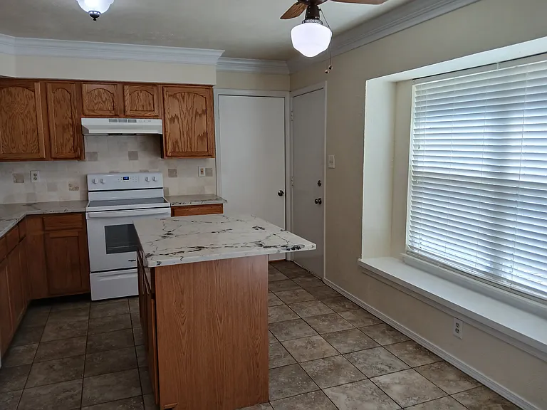 902 Rocky Creek Ln — Photo 10