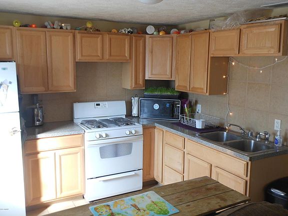 4th image of 813 Hazen St SE