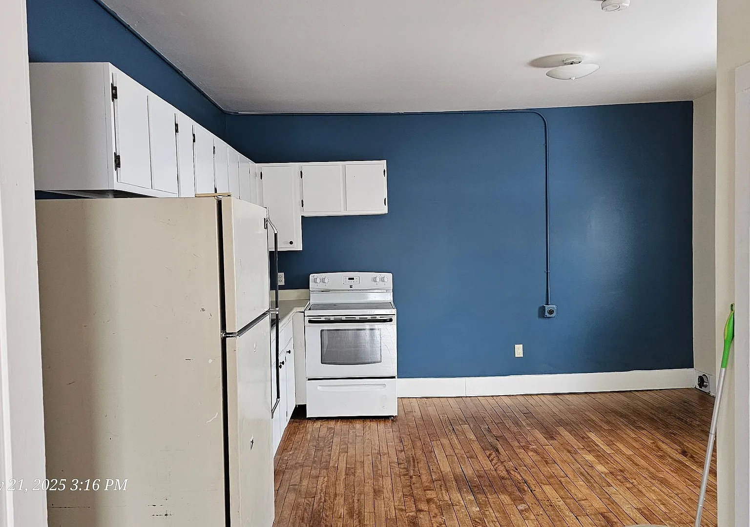 498 Main — Photo 1