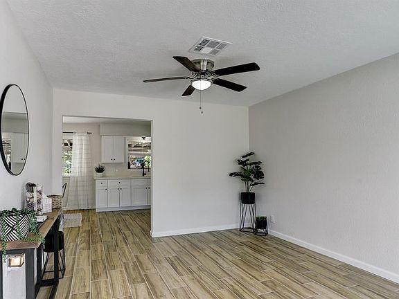 2nd image of 10206 Glenmawr Dr