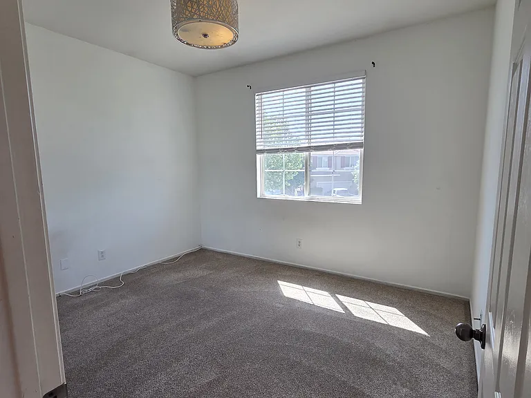44528 Orchard Ln — Photo 12