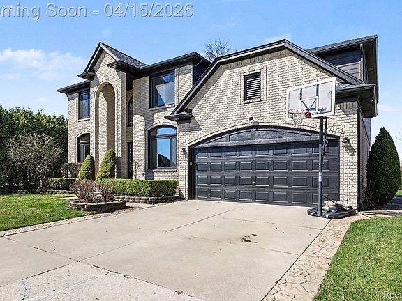 2nd image of 45229 Thorn Tree Ln