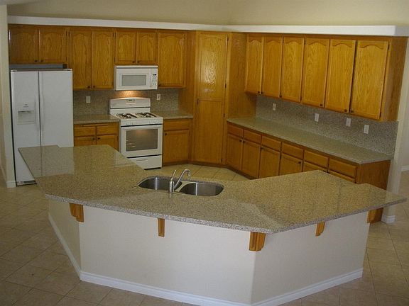 3rd image of 11644 Hemlock Ave