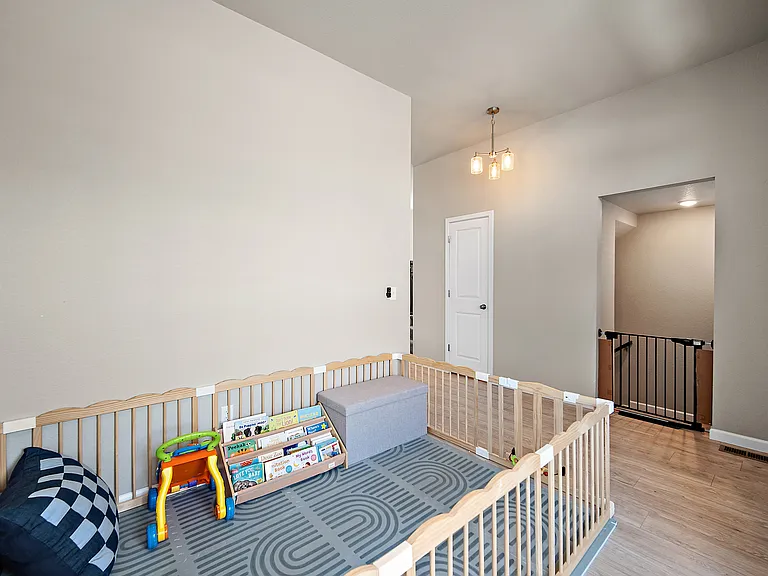 138 N Olympian Dr — Photo 16