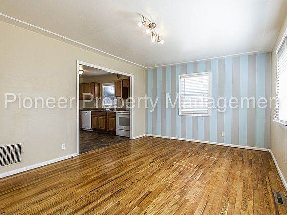 4th image of 1375 W Exposition Ave