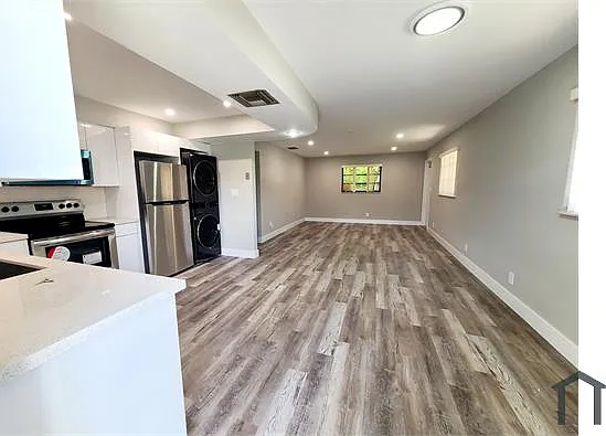 2 bed, $2,400 — Photo 4