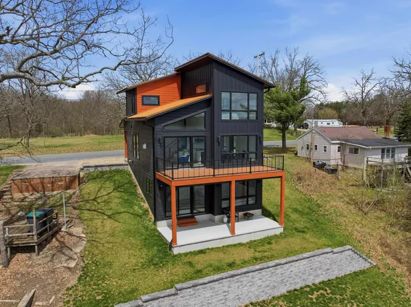 1153 E North Lake St, Hancock, WI 54943