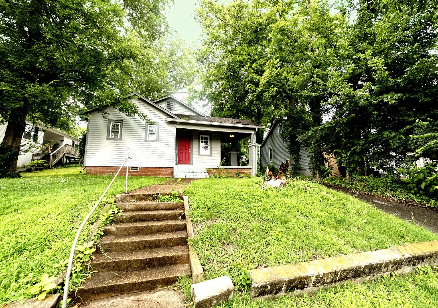 2413 Emmett Ave — Photo 2