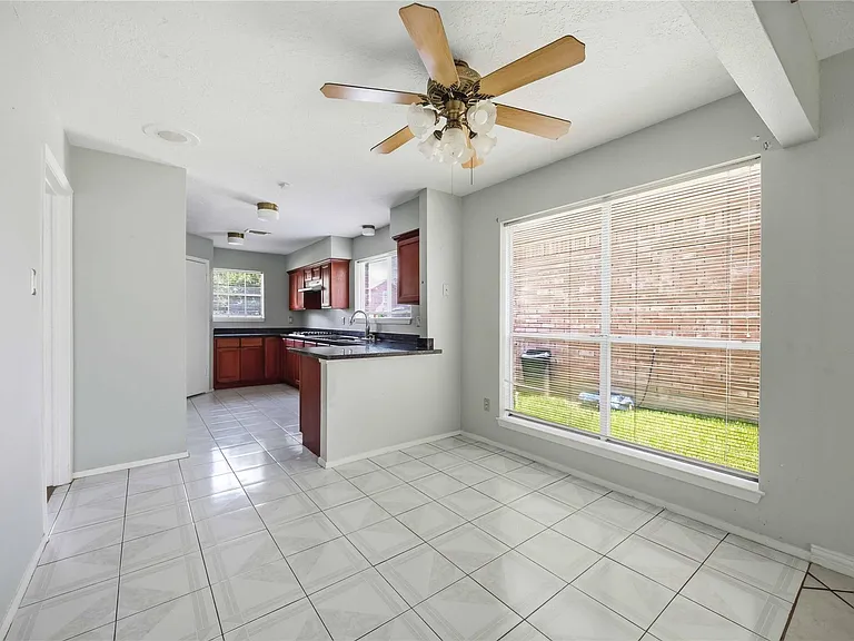 7330 Maple Walk Dr — Photo 9