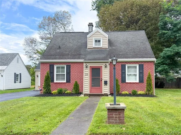 119 Kensington Dr, Utica, NY 13501