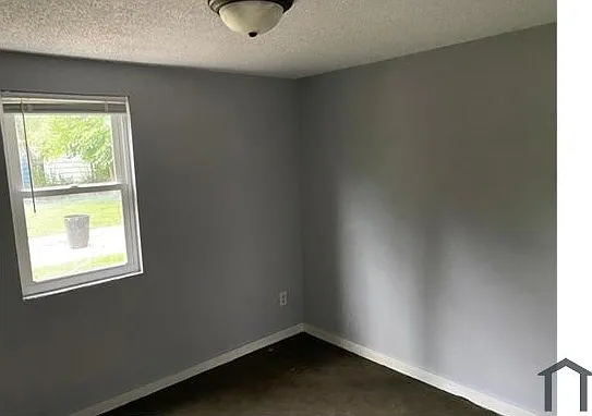3 bed, $1,100 — Photo 4
