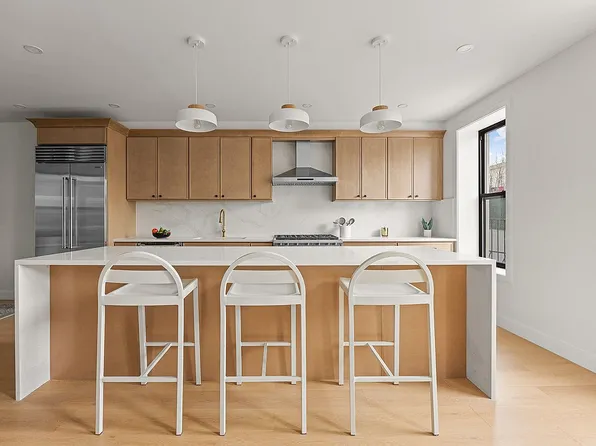 27 Van Dam St, Brooklyn, NY 11222