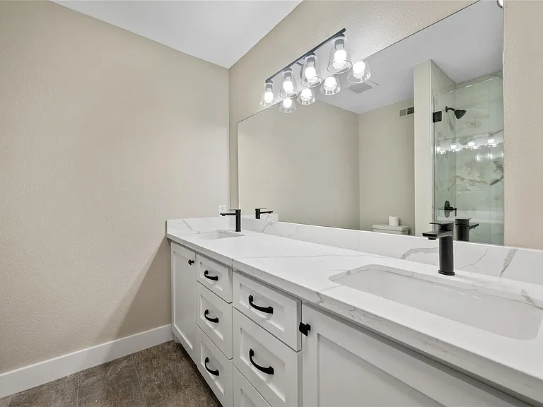 2113 Lake Village Dr — Photo 12