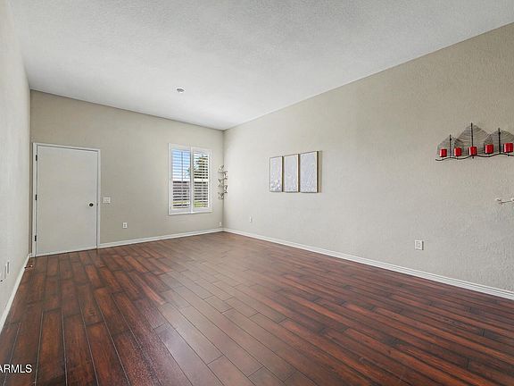 3rd image of 10042 W HAWTHORN Drive