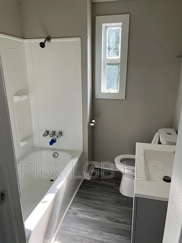 1 bed, 1.0 bath, 765 sqft, $875 — Photo 2