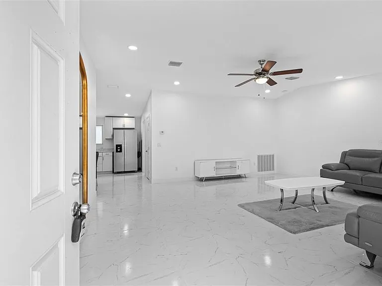 6847 Woodsman Dr — Photo 52