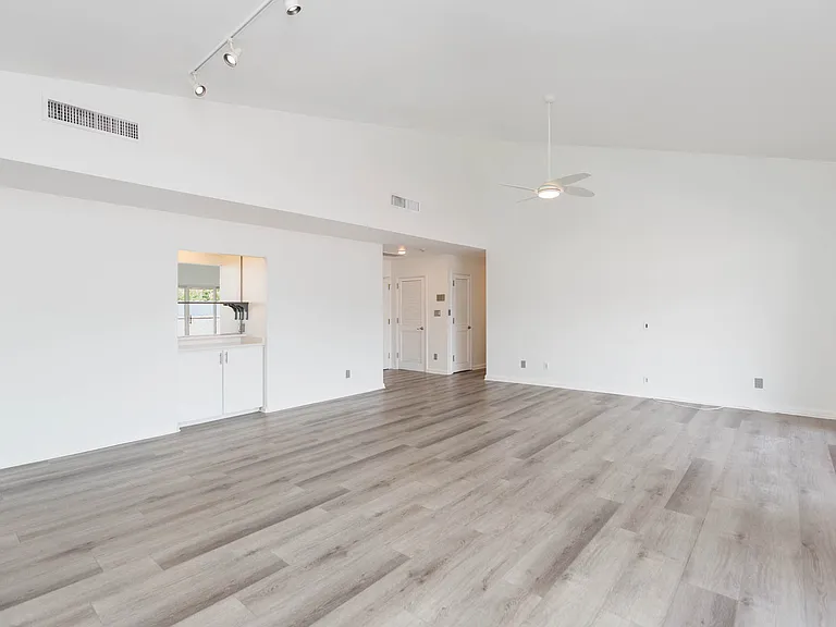 1653 W Snow Cir — Photo 9