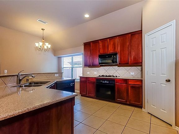 4th image of 8950 Commonwealth Dr