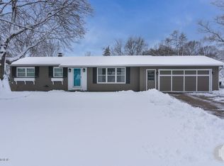 562 Wedgewood Dr, Holland, MI 49424