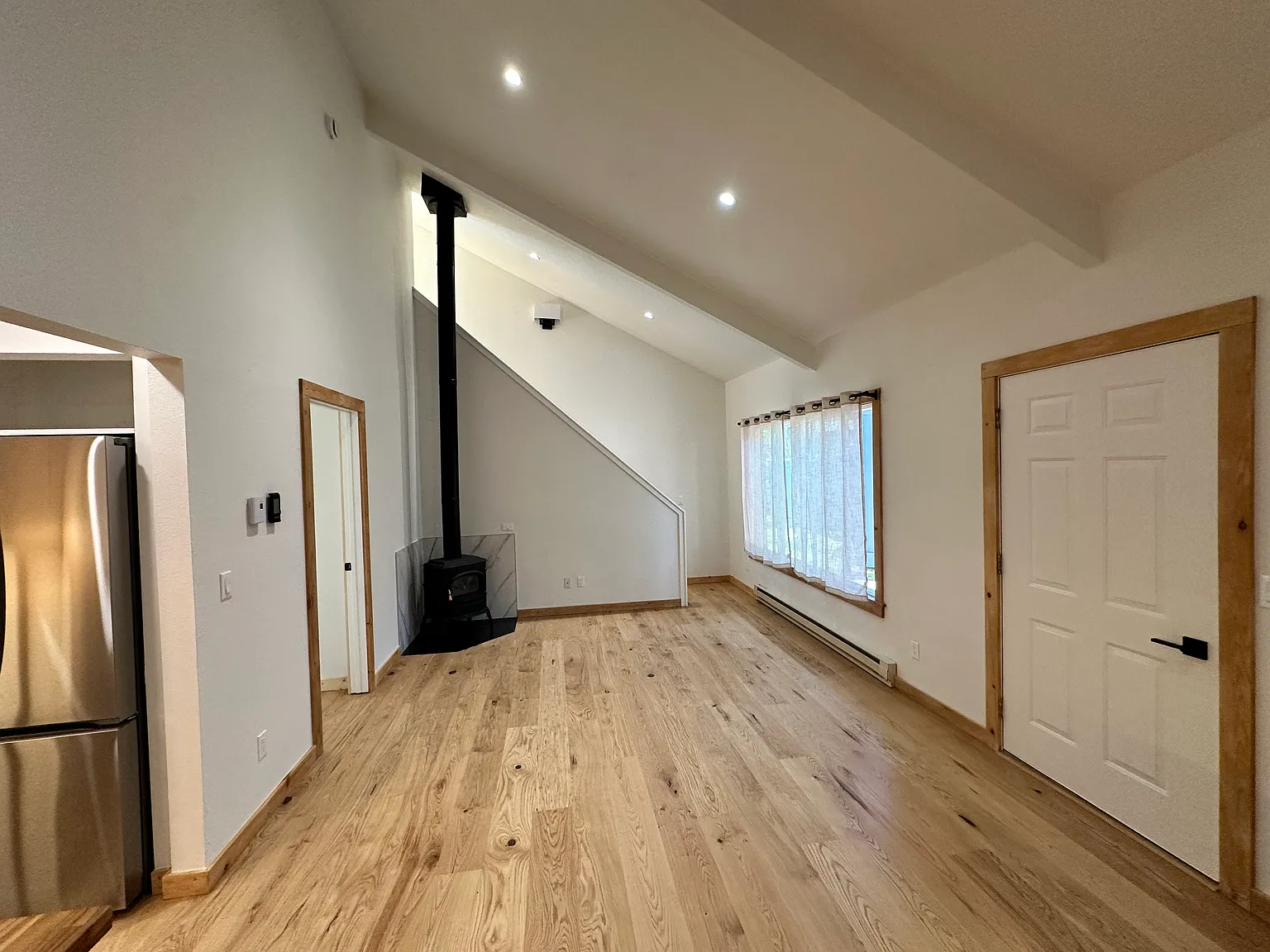 2 bed, 960 sqft, $3,200 — Photo 2