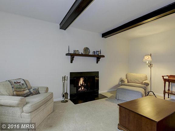 5th image of 18212 Queen Elizabeth Dr