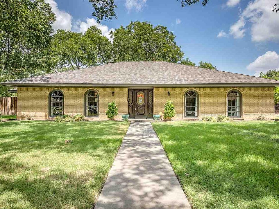 1st image of 2306 Brook Hollow Dr